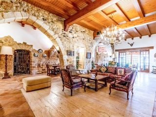 Masia a Castellet i la Gornal. Exclusiva masia en venta en la región de penedès, barcelona.