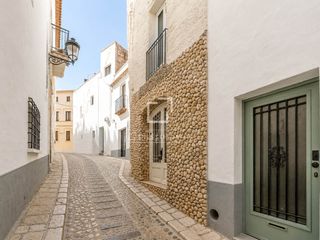 Chalet in Centre. Casa  villa de 4 dormitorios con 17m terraza en venta en sitges