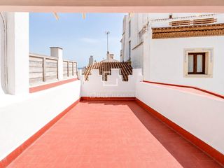 Chalet in Centre. Casa  villa de 4 dormitorios con 17m terraza en venta en sitges