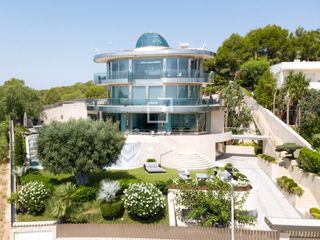 Chalet in Can Girona - Terramar - Vinyet. Villa en excelentes condiciones de 5 dormitorios en venta en can