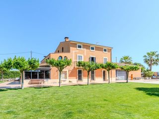 Masia a Granada (La). Exclusiva masía renovada de 6 dormitorios en venta en penedès