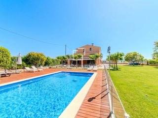 Mas à Granada (La). Exclusiva masía renovada de 6 dormitorios en venta en penedès