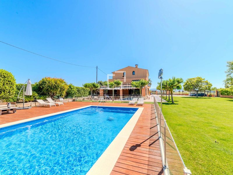 Foto f6c5e586-cb88-46f5-b75f-96b1ca6e59f8. Masia amb calefacció aparcament piscina a Granada (La)