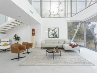 Chalet à Can Girona - Terramar - Vinyet. Casa  villa en excelentes condiciones de 4 dormitorios en venta