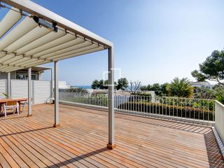 Pis a Mas d´En Serra - Els Cards. Piso de 5 dormitorios con terraza de 69 m en venta en els cards,