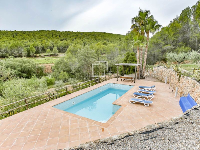 Foto 52c15e0f-285a-4401-9358-c89fb29ce620. Masia amb calefacció aparcament piscina a Torrelles de Foix