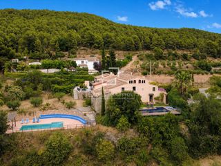 Masia a Torrelles de Foix. Casa rural de 9 dormitorios en venta en penedés, barcelona