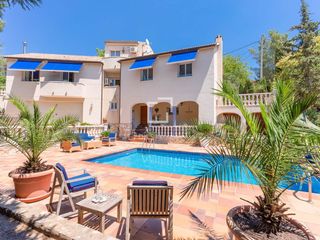 Xalet a Olivella. Casa  villa en excelentes condiciones de 5 dormitorios en venta