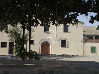 Masia a Castellet i la Gornal. Masía de 12 dormitorios con viñedos, en venta en penedès