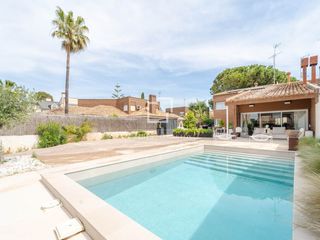 Affitto Chalet in Rocafort. Magnífica casa con reforma a estrenar de 4 dormitorios en alquil