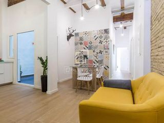 Pis a Russafa. Exclusiva propiedad de 6 dormitorios mas terraza en venta en ruz