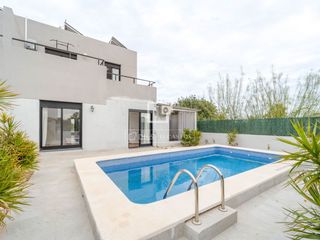 Miete Chalet in Nueva Santa Barbara - Cruz de Gracia. Casa de 4 dormitorios en alquiler en godella, valencia