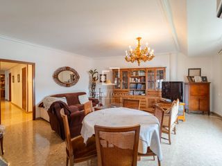 Appartement à Gran Via. Exclusiva vivienda esquinera para reformar en elegante edificio