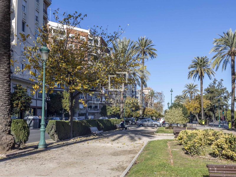 Foto f8e1f34a-52d0-4870-bcca-20da6e72229e. Pis amb calefacció a Gran Via Valencia