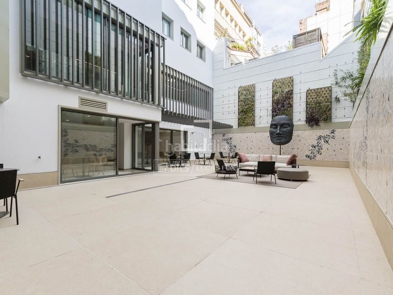 Foto 4d998132-d6e7-418e-9305-77935cd25fee. Àtic amb aparcament piscina a Vila de Gràcia Barcelona