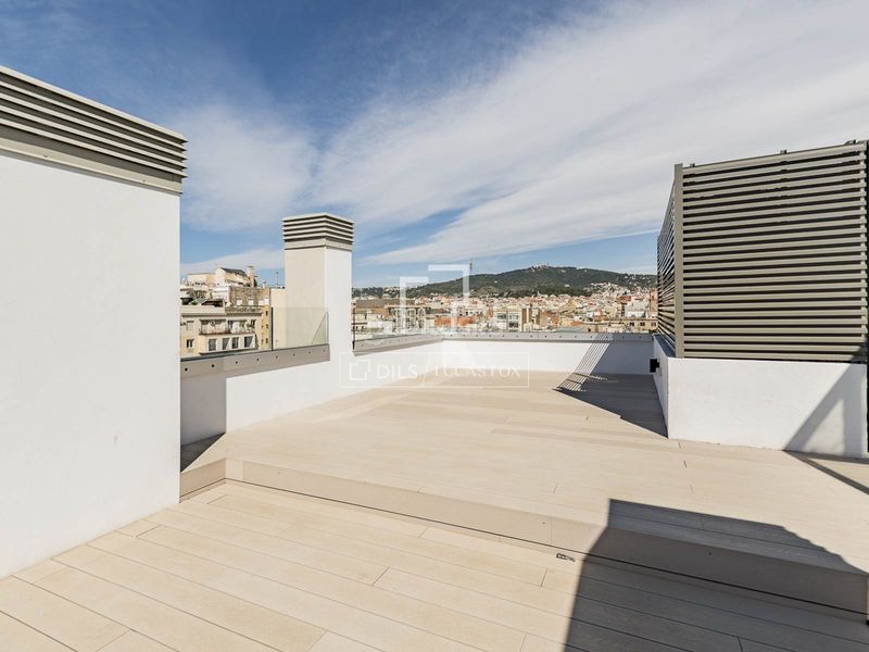 Foto 5c581362-a72e-43bc-91ec-1e512963b363. Àtic amb aparcament piscina a Vila de Gràcia Barcelona