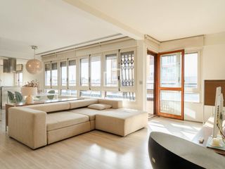 Lloguer Àtic a Centro. Ático en excelentes condiciones de  100m con terraza con vistas