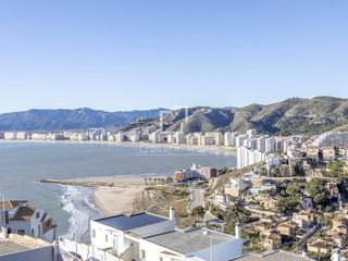 Xalet a El Faro. Casa de 5 dormitorios con 70 m de jardín en venta en cullera, va