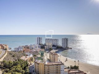 Chalet en El Faro. Casa de 5 dormitorios con 70 m de jardín en venta en cullera, va