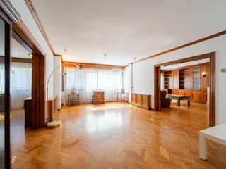 Pis a Sant Francesc. Señorial piso exterior, con 5 dormitorios con baños privados, un