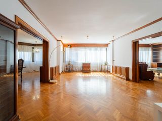 Flat in Sant Francesc. Señorial piso exterior, con 5 dormitorios con baños privados, un