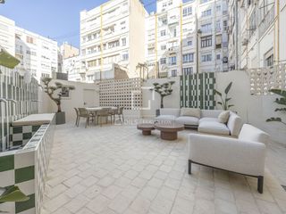 Flat in Gran Via. Exclusivo piso modernista a estrenar con terraza privada de 75 m