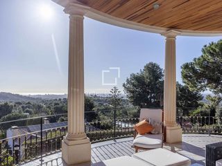 Chalet à Centro-El Castillo. Casa en excelentes condiciones de 6 dormitorios en venta en los