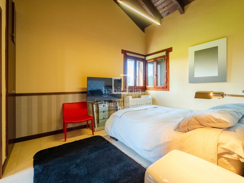 Foto 9f0a8bfd-da68-47dd-a47d-1725564ad611. Xalet amb calefacció aparcament piscina a Requena