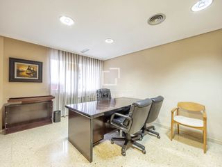 Piso en La Roqueta. Oficina con 8 salas en venta en sant francesc, valencia