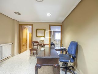 Piso en La Roqueta. Oficina con 8 salas en venta en sant francesc, valencia