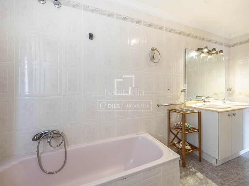 Foto 458915d8-1984-44d4-a978-08cc55c2ff01. Chalet with heating parking pool in Entrepinos Eliana (l´)