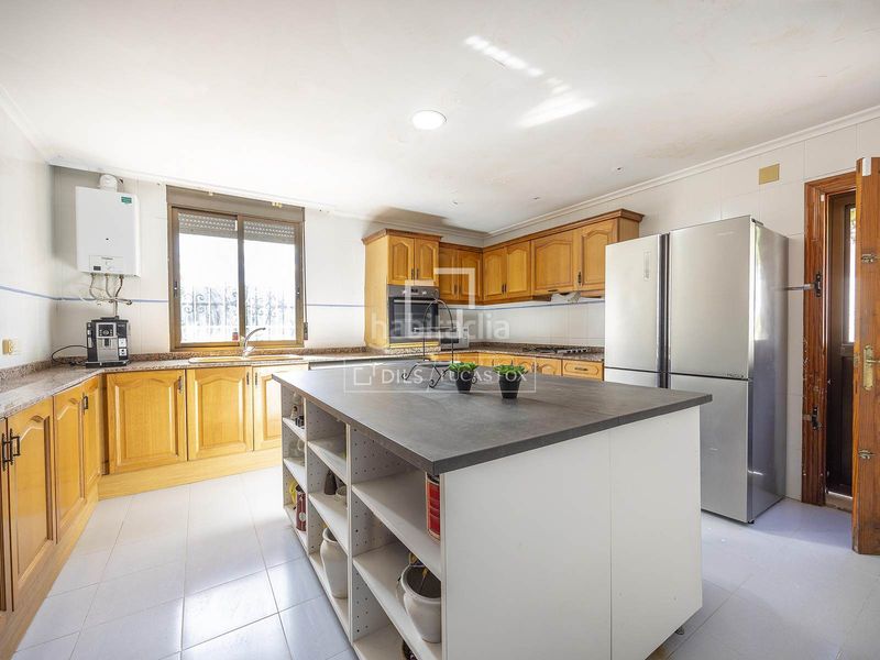 Foto 5a48db65-baea-4c7c-abd5-ae0958299af2. Chalet with heating parking pool in Entrepinos Eliana (l´)