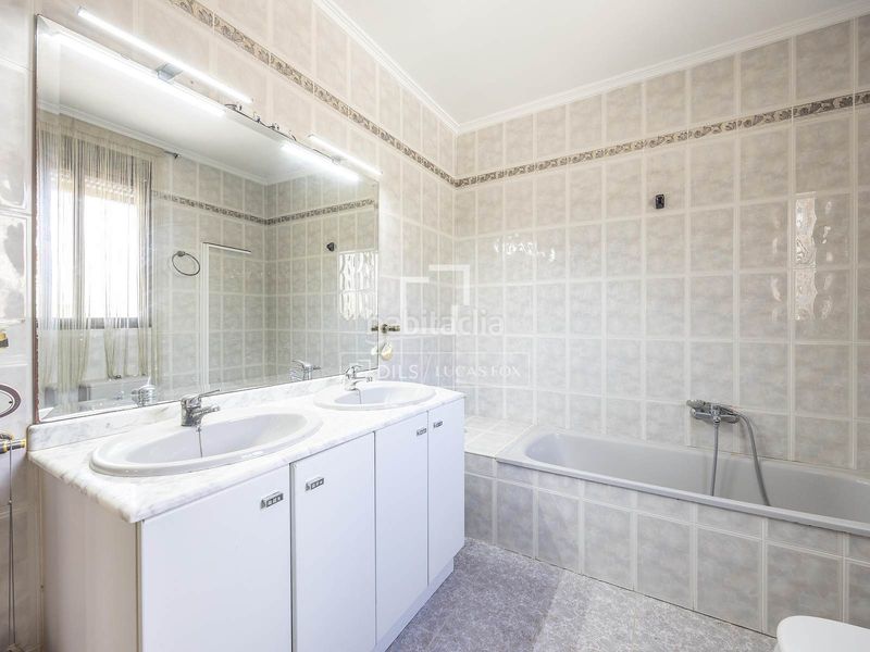 Foto 7aea50c4-be69-4ba0-8db9-678bac65db0a. Chalet with heating parking pool in Entrepinos Eliana (l´)
