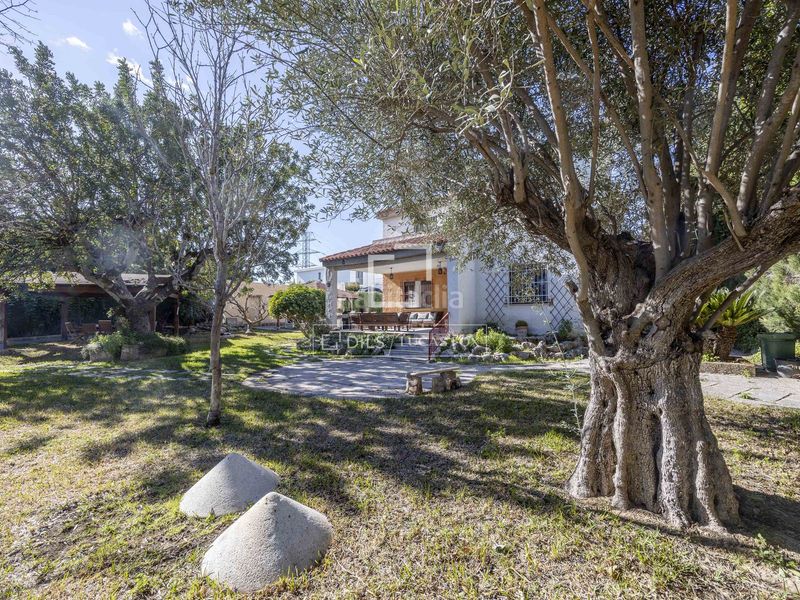 Foto b6f3f64f-8190-474c-96cf-42bcd7b547a7. Chalet with heating parking pool in Entrepinos Eliana (l´)