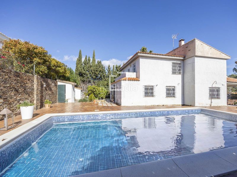 Foto e8a79a30-c993-42f6-a56f-ee458b4bdfba. Chalet with heating parking pool in Entrepinos Eliana (l´)