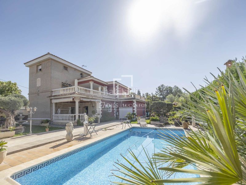 Foto 54678f32-53b6-41e4-9528-25e02d0e4808. Xalet amb calefacció aparcament piscina a Núcleo Urbano Pobla de Vallbona (la)