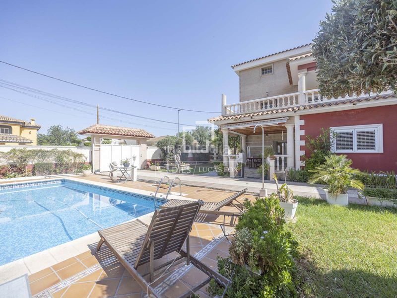 Foto a2b045b8-dce8-4c15-8c9f-5108b9d05025. Xalet amb calefacció aparcament piscina a Núcleo Urbano Pobla de Vallbona (la)