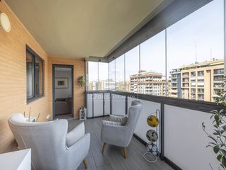 Piso en La Creu del Grau. Piso en excelentes condiciones de 3 dormitorios con 9 m de terra