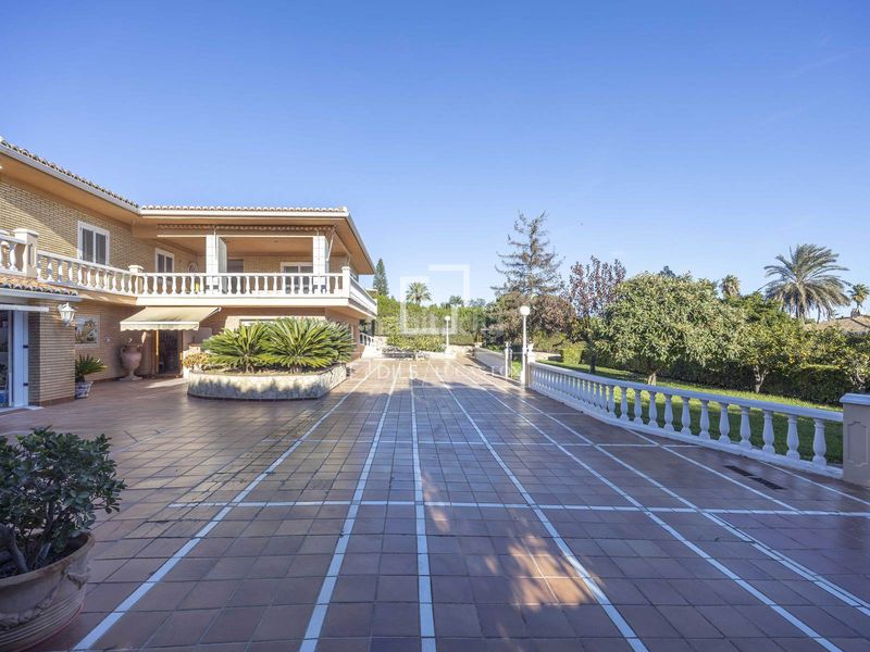 Foto ebe1a5ec-9ab8-4a4a-b89e-6d23d2590a65. Xalet amb aparcament piscina a Picassent