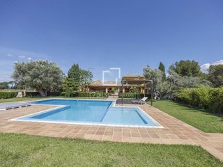 Masia a Rocafort. Propiedad ecuestre en excelentes condiciones de 5 dormitorios en