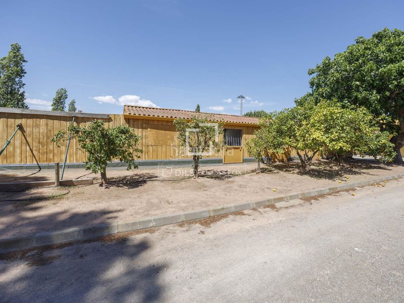 Foto f2f750e9-b447-434e-8d5a-299242d52d24. Masia amb aparcament piscina a Rocafort