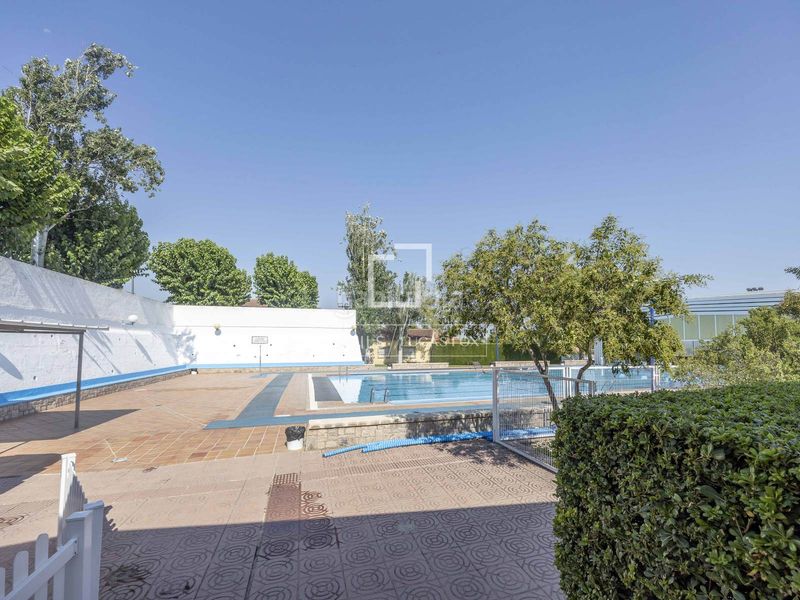 Foto 0e89c141-4d2a-424f-aaa4-21a7eb8dc9d7. Xalet amb calefacció aparcament piscina a Riba - roja de Túria