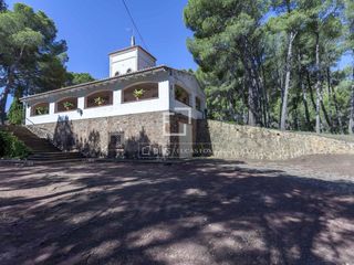 Xalet a Casco Urbano. Parcela con casa en venta en náquera, valencia