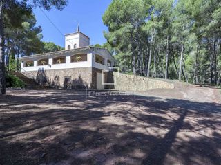 Xalet a Casco Urbano. Parcela con casa en venta en náquera, valencia