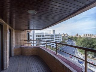 Pis a La Xerea. Piso en excelentes condiciones de 7 dormitorios con 6m terraza e
