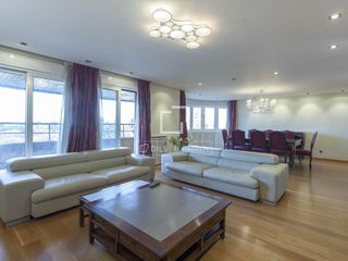 Flat in La Xerea. Piso en excelentes condiciones de 7 dormitorios con 6m terraza e