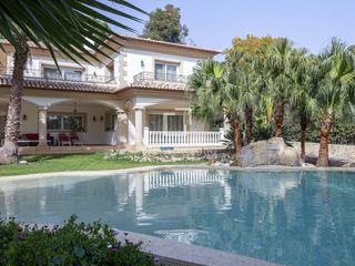 Xalet a Rocafort. Casa en excelentes condiciones de 8 dormitorios en venta rocafor