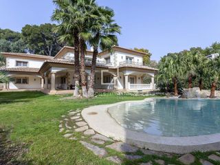 Chalet in Rocafort. Casa en excelentes condiciones de 8 dormitorios en venta rocafor