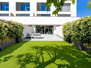 Xalet a Can Girona - Terramar - Vinyet. Casa en excelentes condiciones de 4 dormitorios con 29m terraza