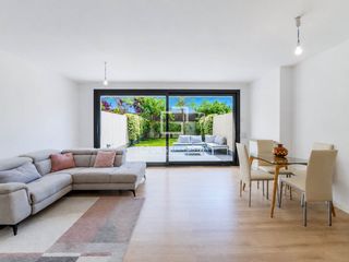 Chalet en Can Girona - Terramar - Vinyet. Casa en excelentes condiciones de 4 dormitorios con 29m terraza